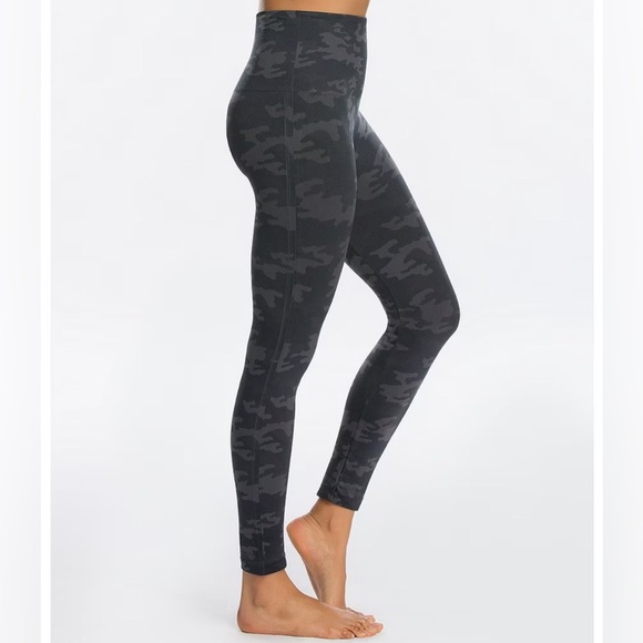 SPANX Look At Me Now Leggings, Medium - Picture 5 of 12